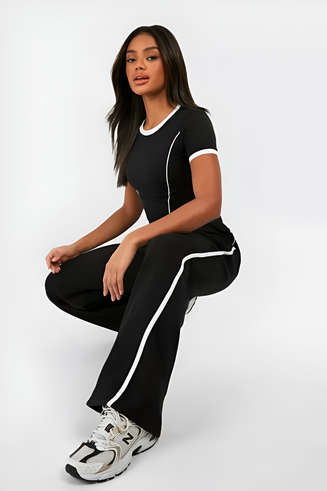 PIPING DETAIL T-SHIRT AND STRAIGHT LEG JOGGER SET